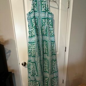 Elegant Green and White Patterned Maxi Dress